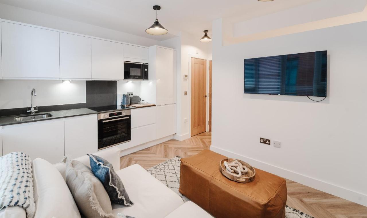 Royal House Stylish Apartments - Честър Екстериор снимка