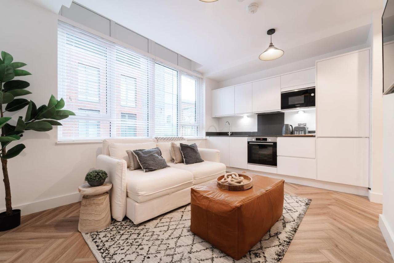 Royal House Stylish Apartments - Честър Екстериор снимка