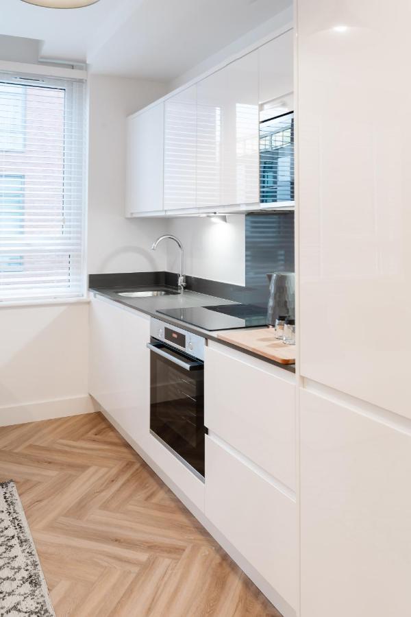 Royal House Stylish Apartments - Честър Екстериор снимка