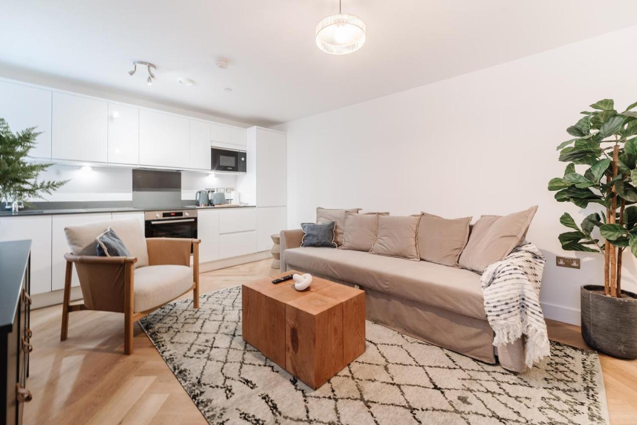 Royal House Stylish Apartments - Честър Екстериор снимка