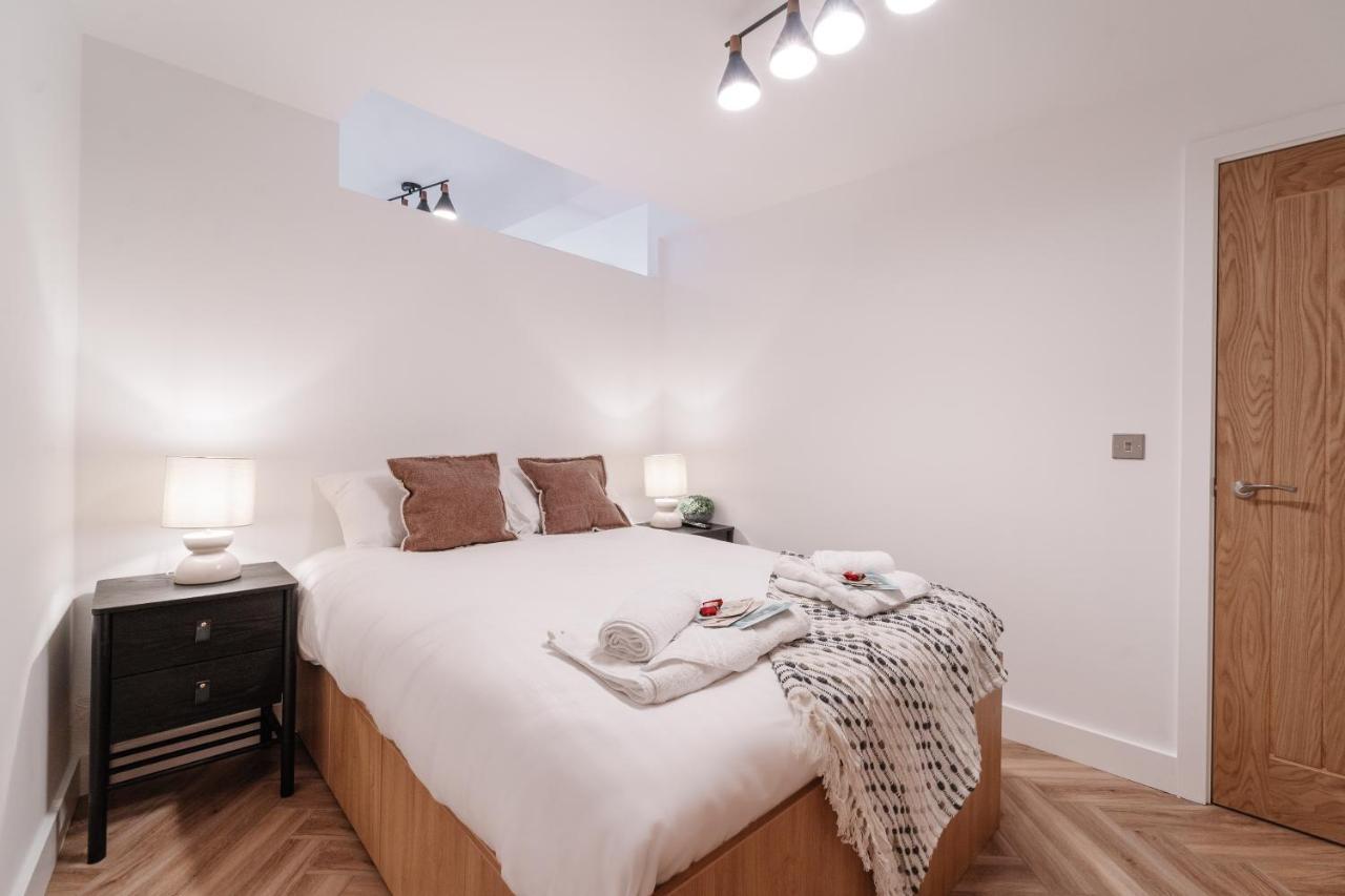 Royal House Stylish Apartments - Честър Екстериор снимка