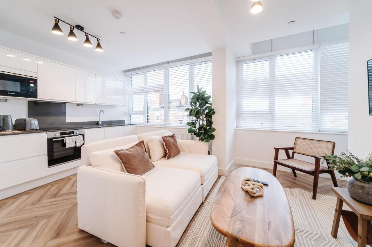 Royal House Stylish Apartments - Честър Екстериор снимка