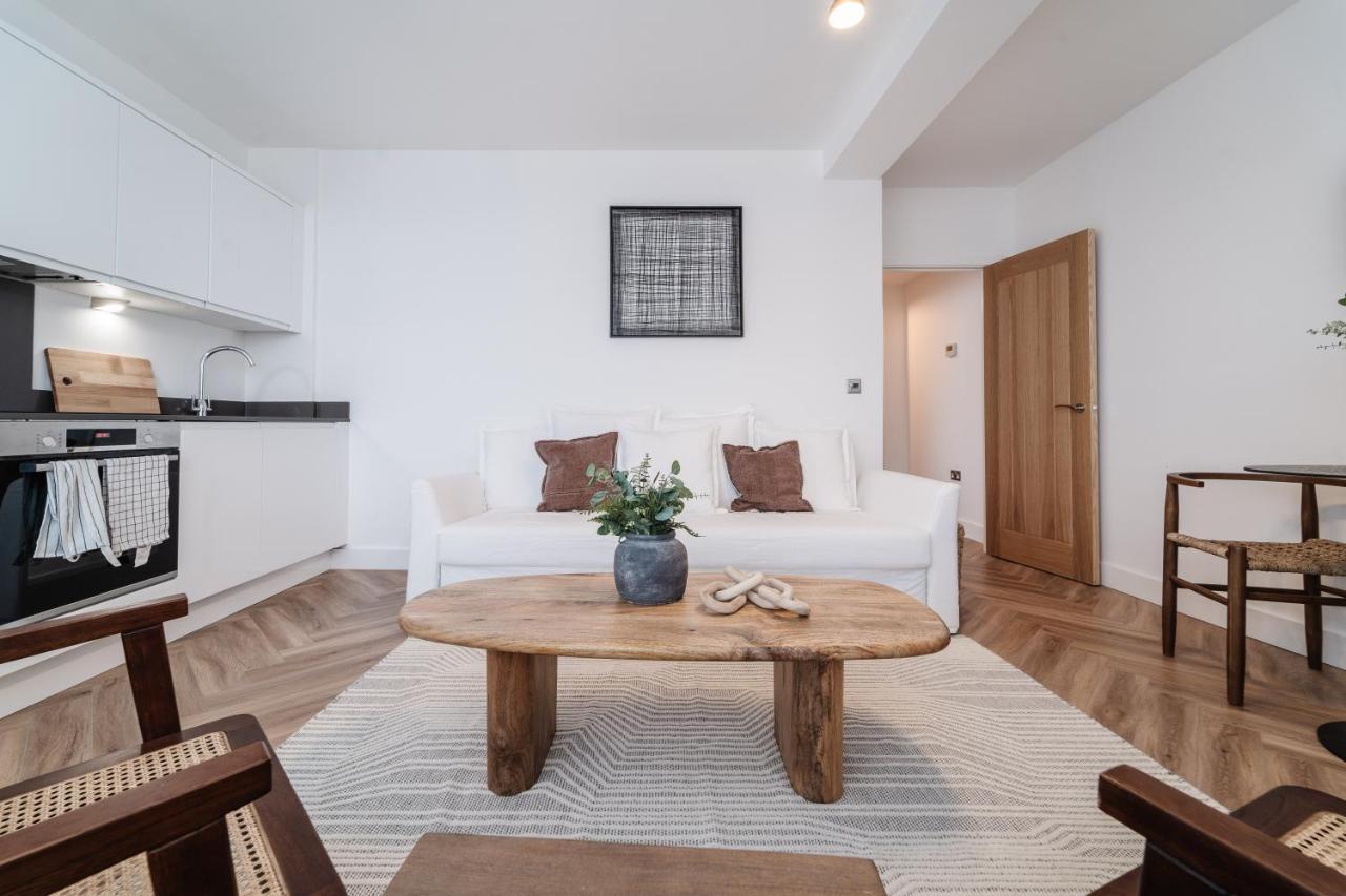 Royal House Stylish Apartments - Честър Екстериор снимка