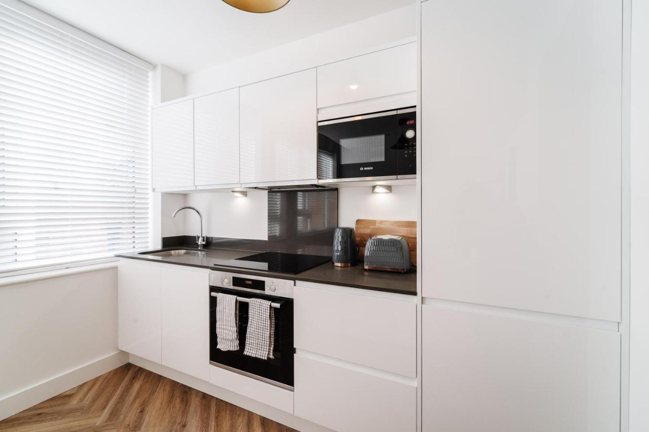 Royal House Stylish Apartments - Честър Екстериор снимка