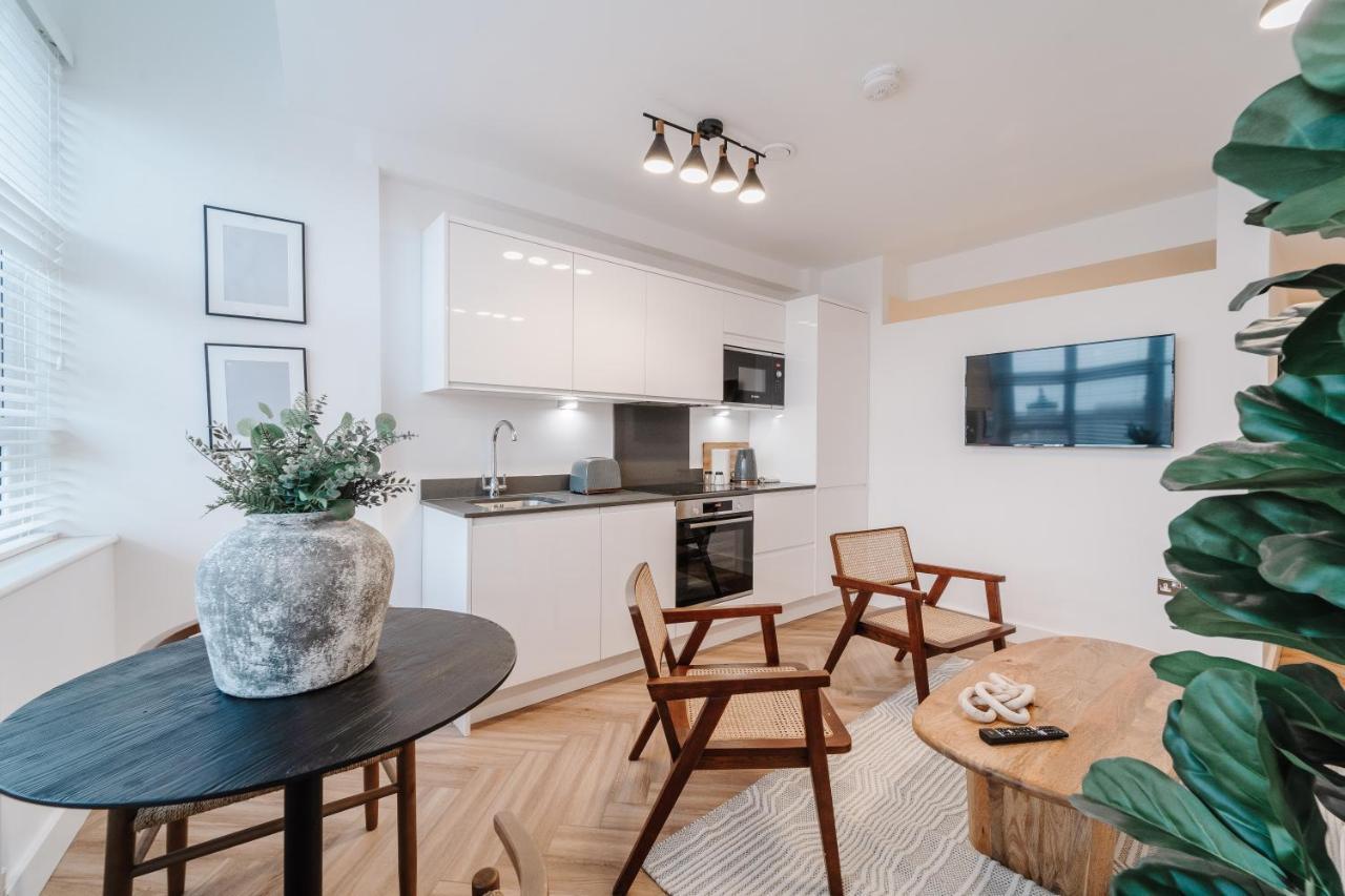 Royal House Stylish Apartments - Честър Екстериор снимка