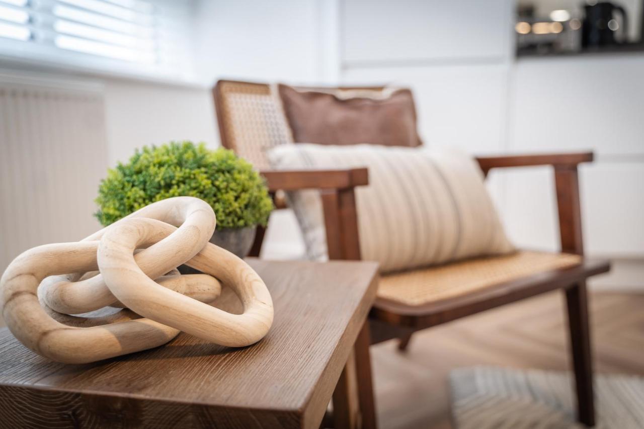 Royal House Stylish Apartments - Честър Екстериор снимка