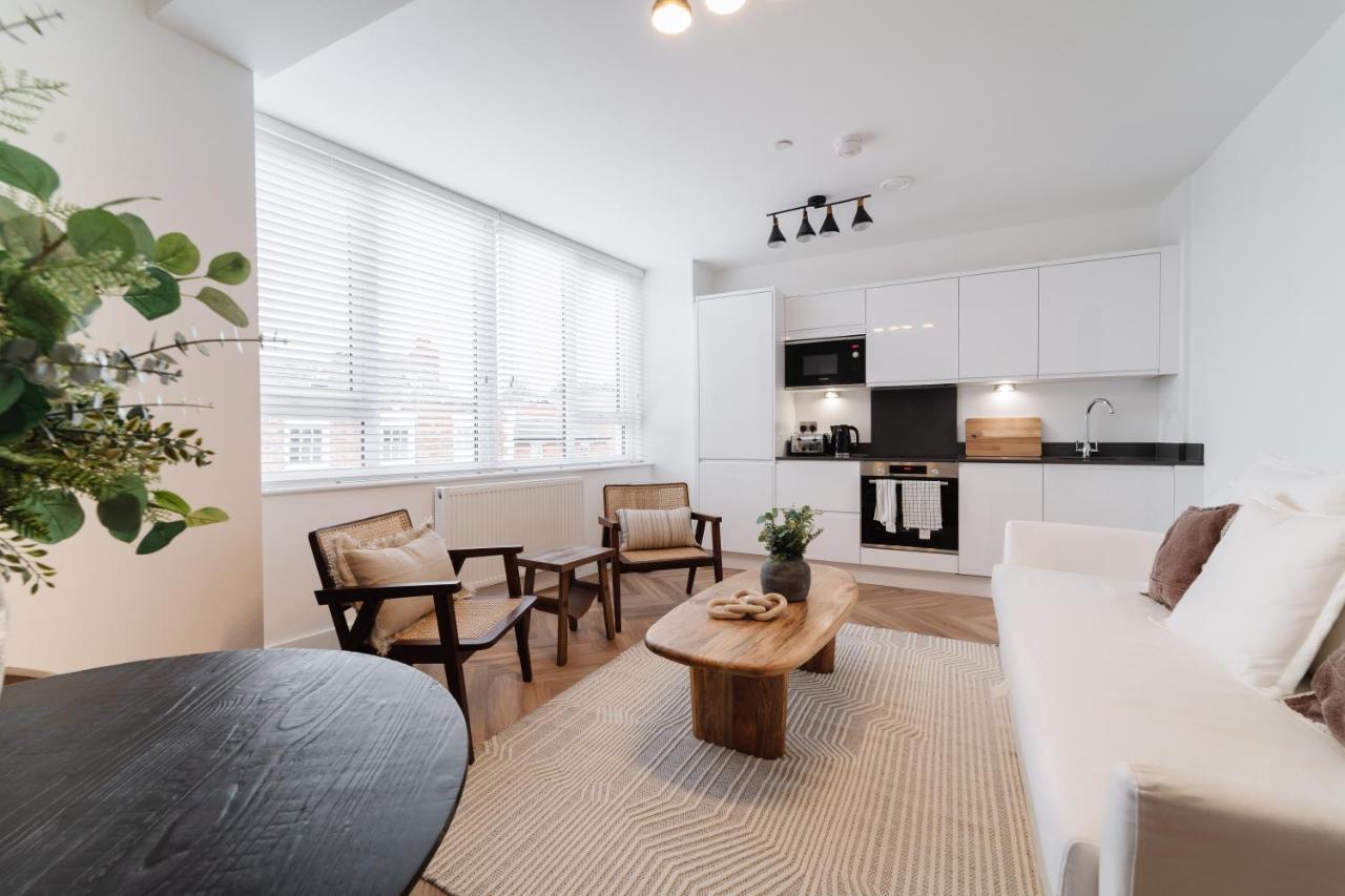 Royal House Stylish Apartments - Честър Екстериор снимка