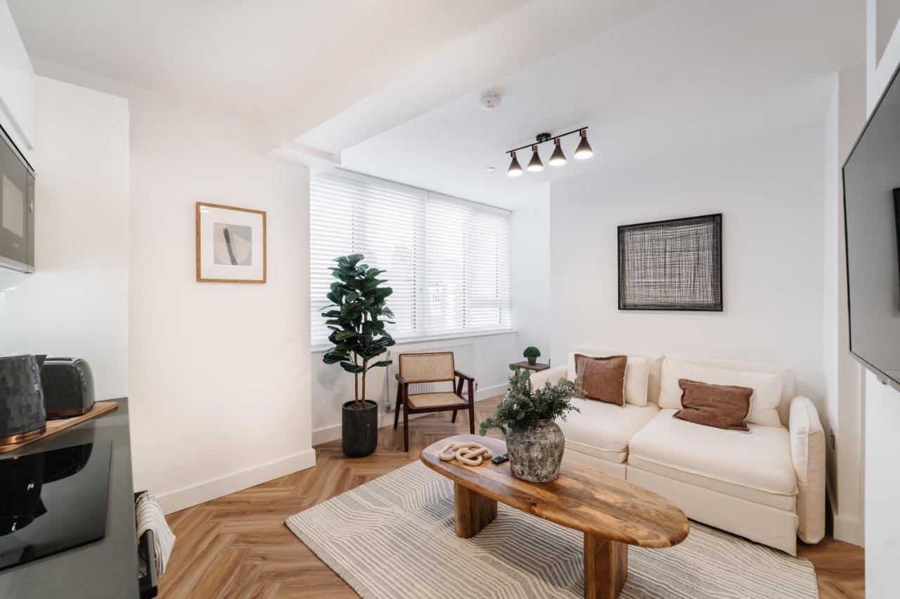 Royal House Stylish Apartments - Честър Екстериор снимка