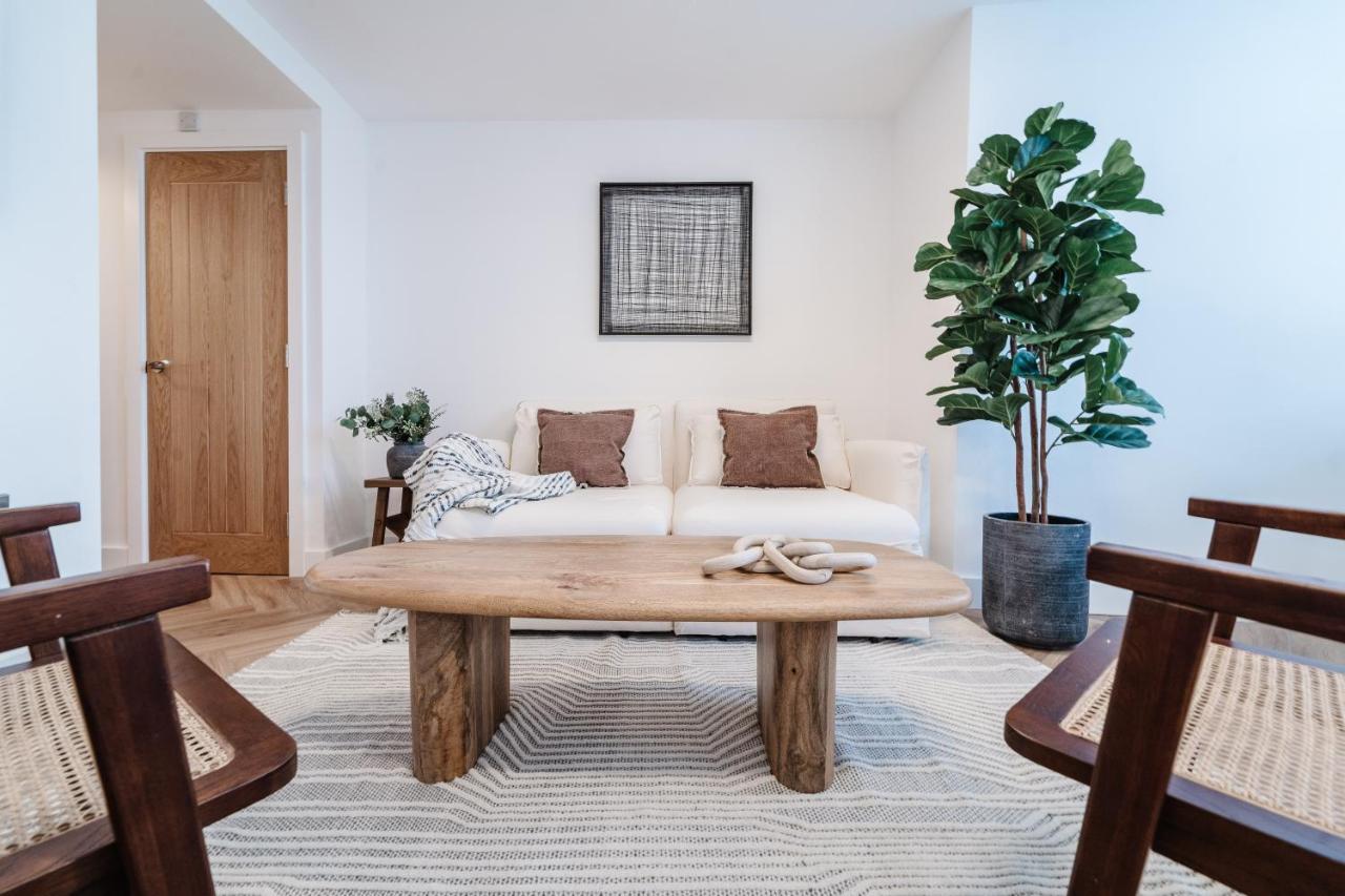 Royal House Stylish Apartments - Честър Екстериор снимка
