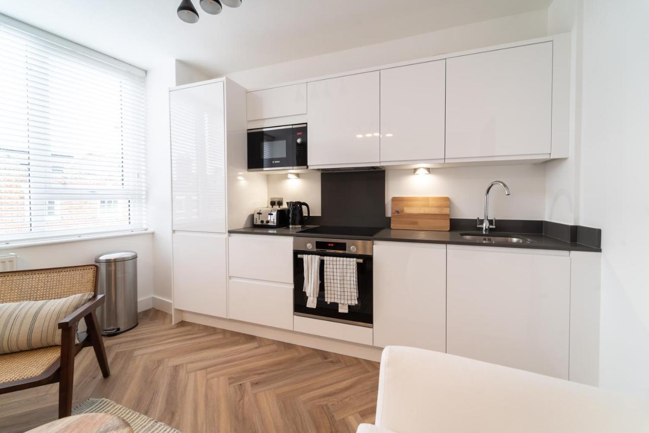 Royal House Stylish Apartments - Честър Екстериор снимка