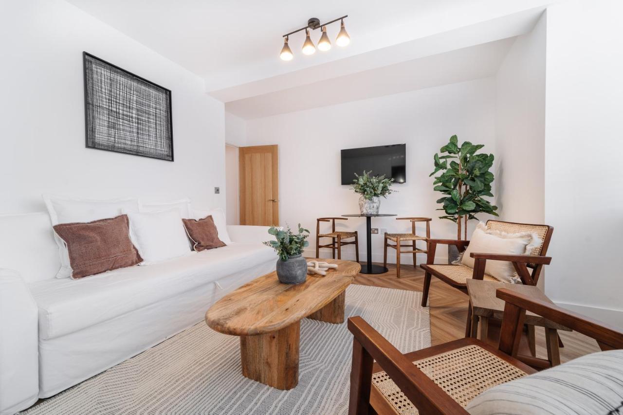 Royal House Stylish Apartments - Честър Екстериор снимка