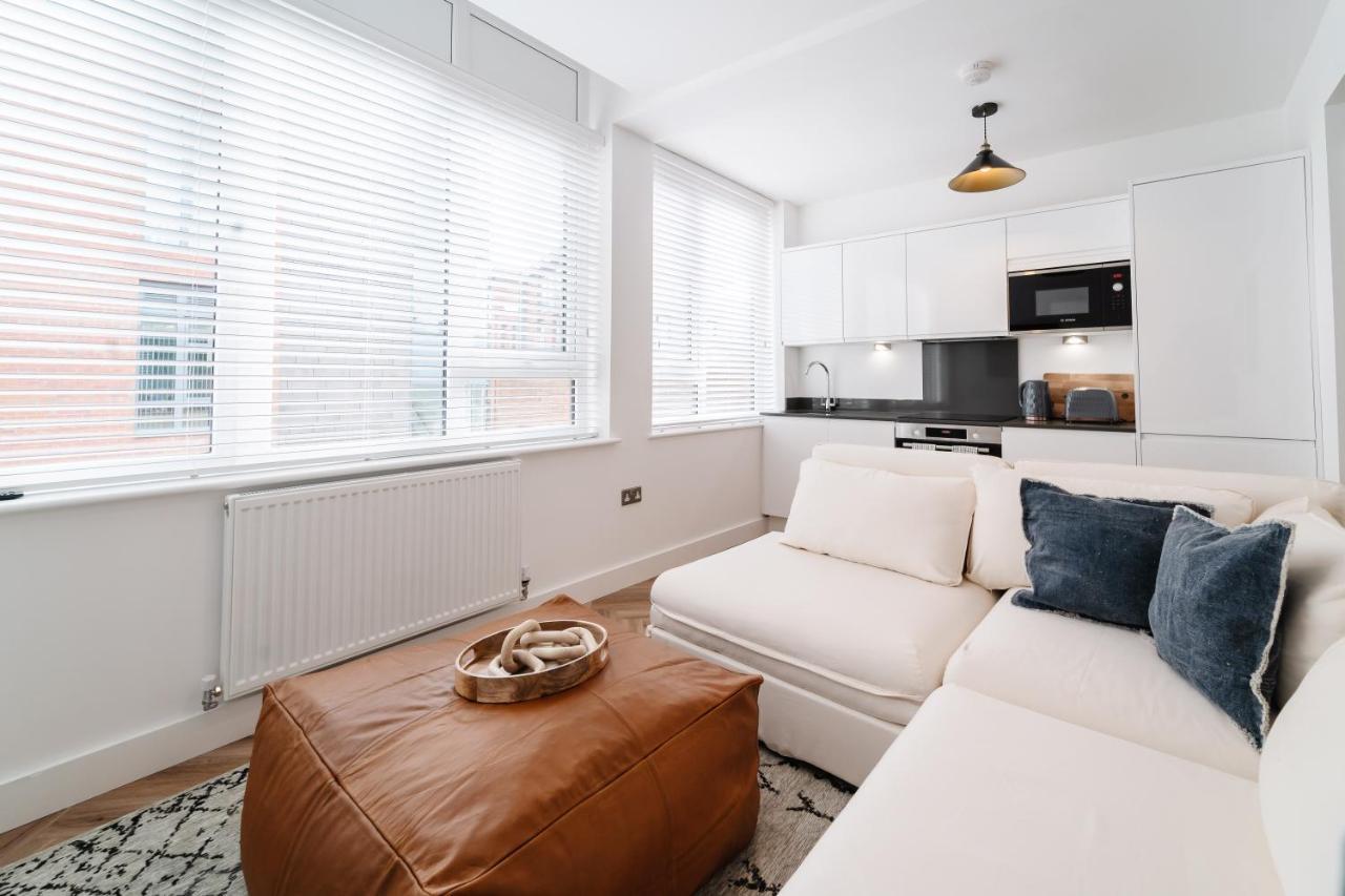 Royal House Stylish Apartments - Честър Екстериор снимка
