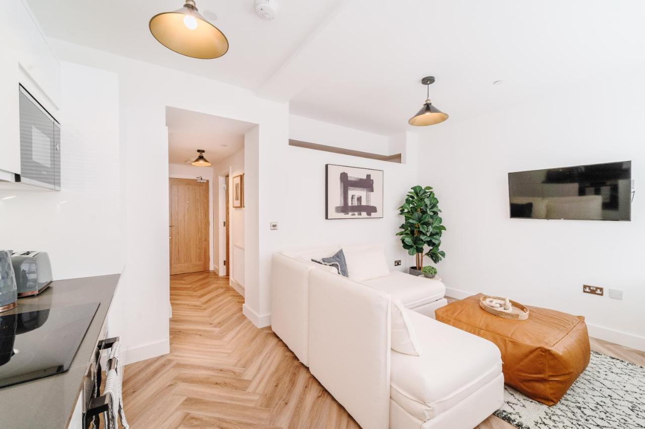 Royal House Stylish Apartments - Честър Екстериор снимка