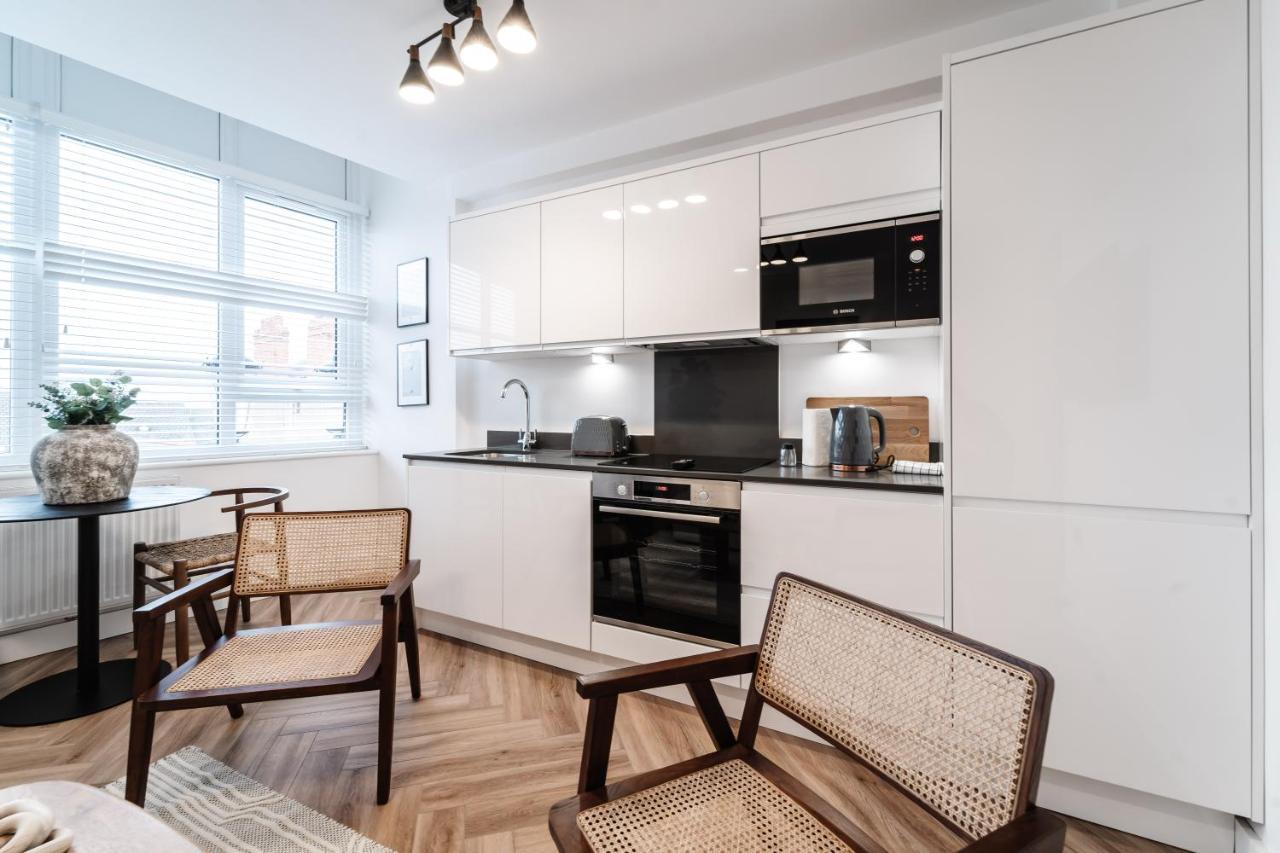 Royal House Stylish Apartments - Честър Екстериор снимка