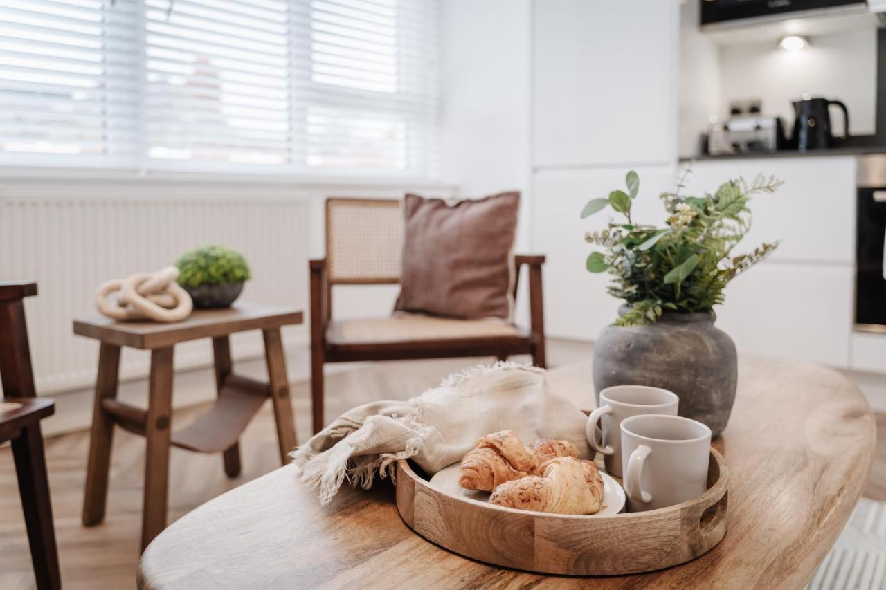 Royal House Stylish Apartments - Честър Екстериор снимка