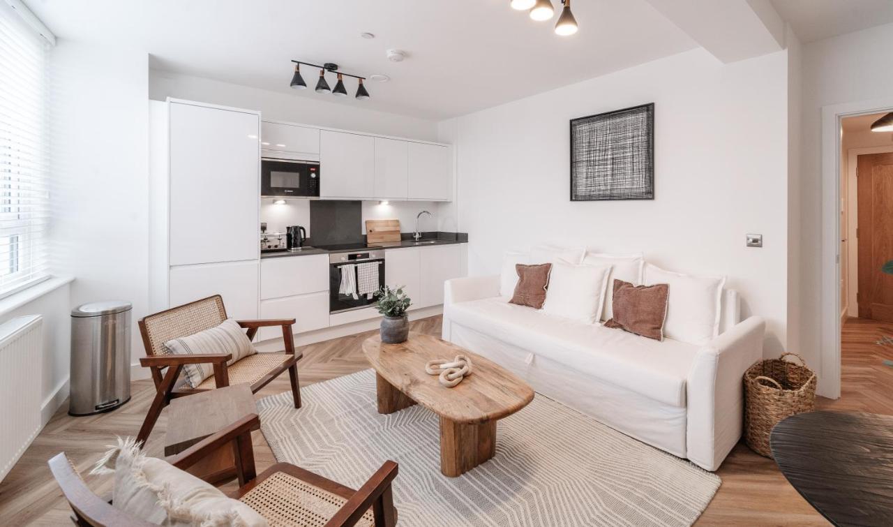 Royal House Stylish Apartments - Честър Екстериор снимка