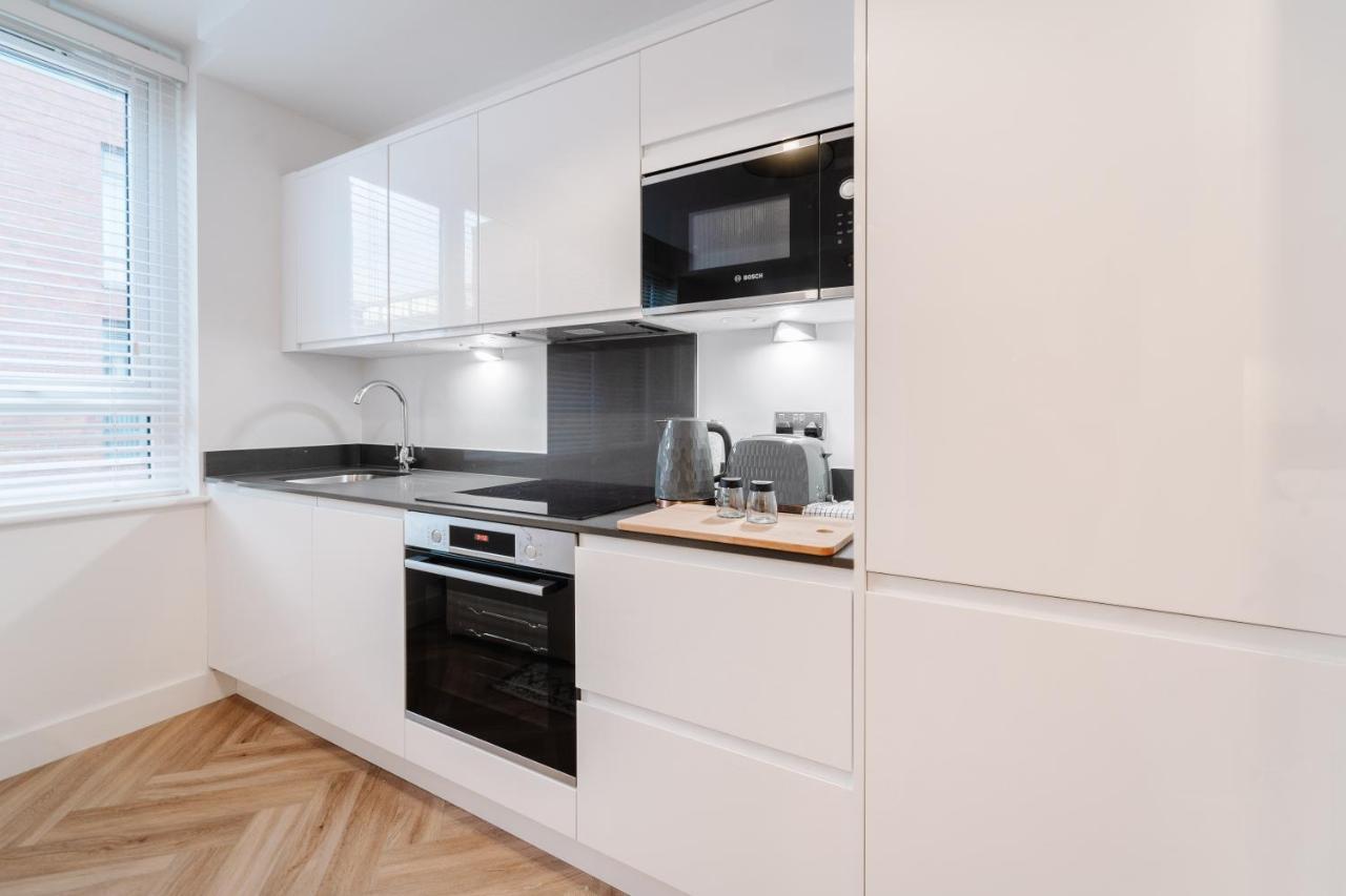 Royal House Stylish Apartments - Честър Екстериор снимка