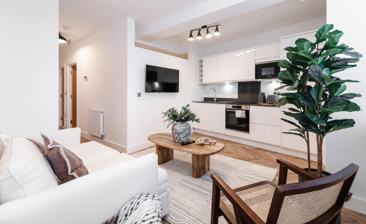 Royal House Stylish Apartments - Честър Екстериор снимка