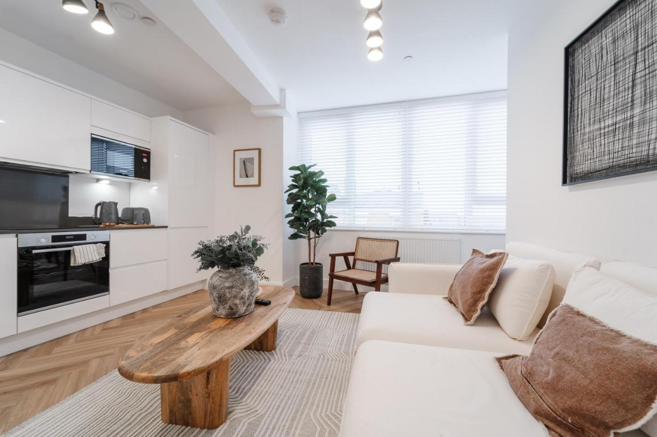 Royal House Stylish Apartments - Честър Екстериор снимка