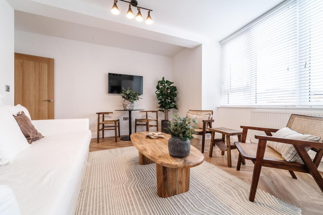 Royal House Stylish Apartments - Честър Екстериор снимка