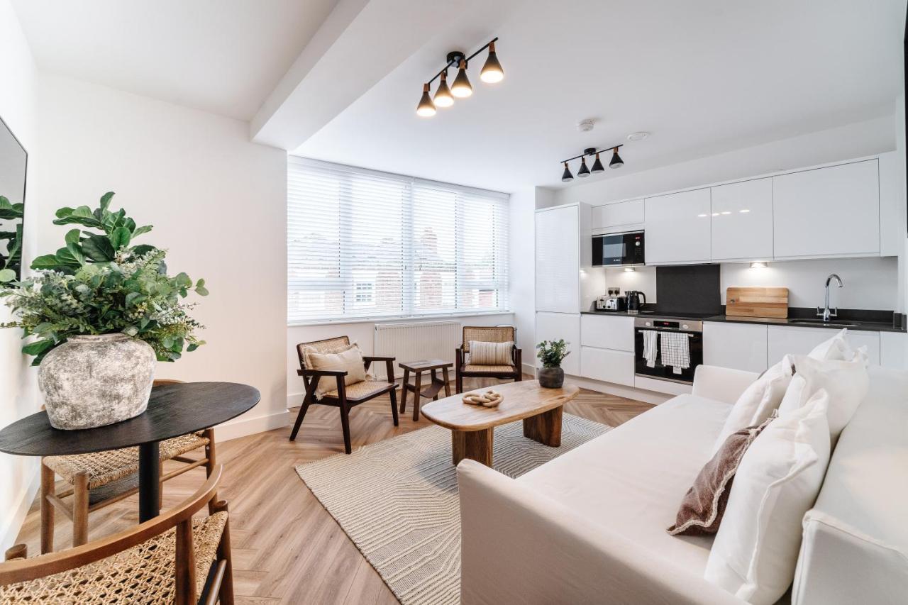 Royal House Stylish Apartments - Честър Екстериор снимка